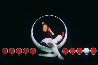 Eero Aarnio Ball Chair Retropop, Phantasie und Tagträume Ausstellung Berlin 2007 Nordische Botschaften Eero Aarnio Ball Chair Retropop, Phantasie und Tagträume Ausstellung Berlin 2007 Nordische Botschaften